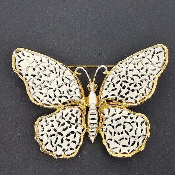 Vintage Butterfly White Enamel Brooch Pin‎ Gold Tone Cut Out Open Work Ornate - Picture 8 of 8
